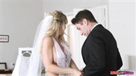 Brandi Love rende la notte di nozze bollente con Bella e un bel cazzo.