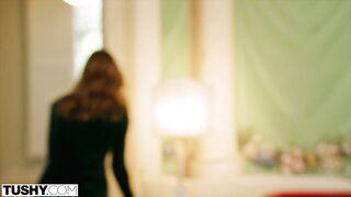Jia Lissa trasforma il flirt in sesso anale con Alberto