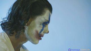 Kira scopata dal Joker lubrificato
