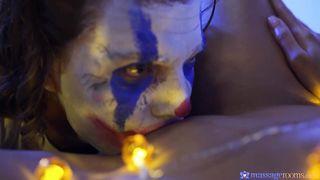 Kira scopata dal Joker lubrificato
