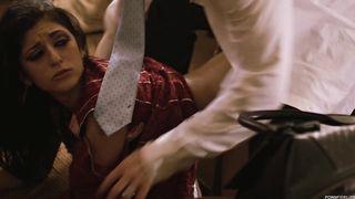 La ragazza viene raccolto scopata e viseificato