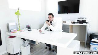 Piccoli servizi ragazza asiatica due cazzo