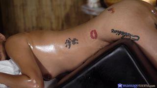 teen massaggio lesbiche